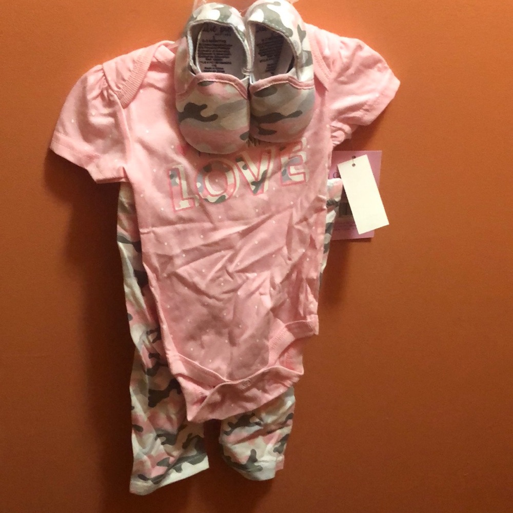 Baby Girl 3 pc. Top, bottoms, and shoes.